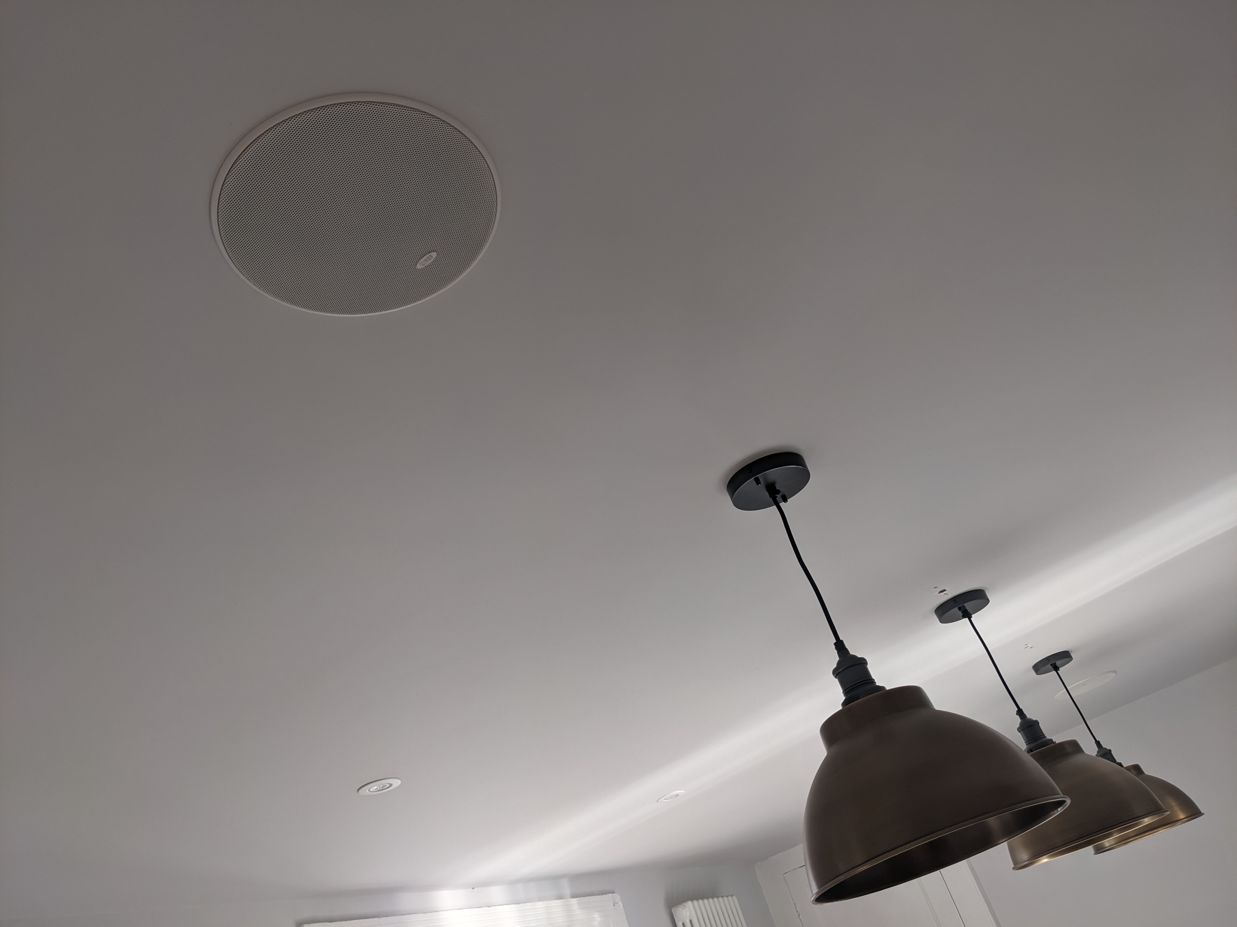 🔊 Speakers and lights 💡